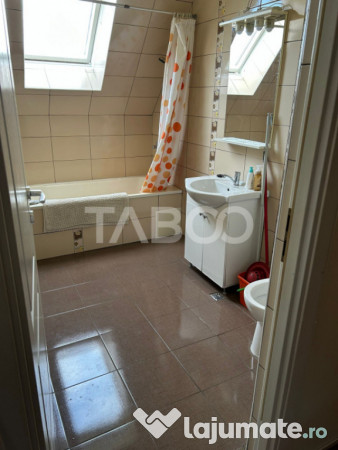 Vanzare apartament cu 2 camere decomandate cu parcare in vil 