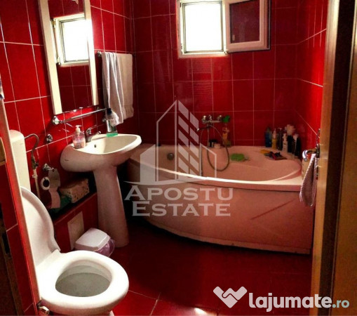 Apartament cu 4 camere, 2 bai, etaj intermediar, zona Soa...
