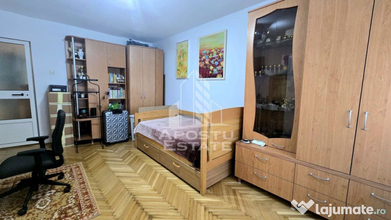 Apartament cu 2 camere, decomandat, centrala proprie, zon... 
