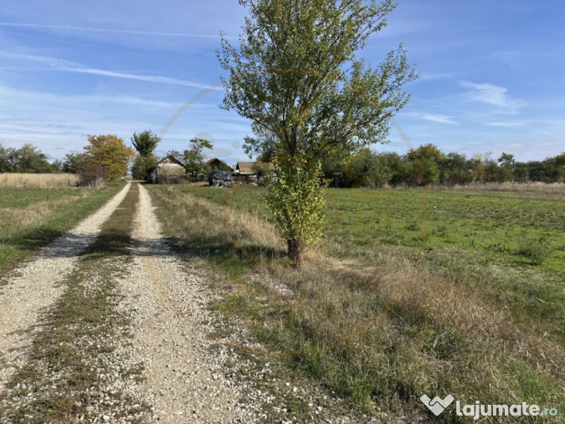 Teren Intravilan com. Ratesti 