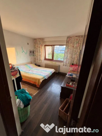 Apartament cu 3 camere de vanzare Nicolina 