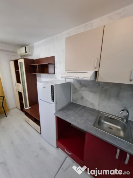 Cameră de cămin cu baie proprie,zona Bularga,cu chirias(250euro)