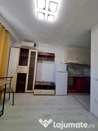 Cameră de cămin cu baie proprie,zona Bularga,cu chirias(250euro)