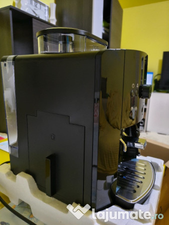 Espressor automatic Krups EA811010, tehnologie avansată. Nou. 