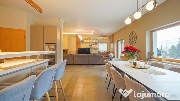 Vila moderna cu vedere spre padure Poiana Angelescu 