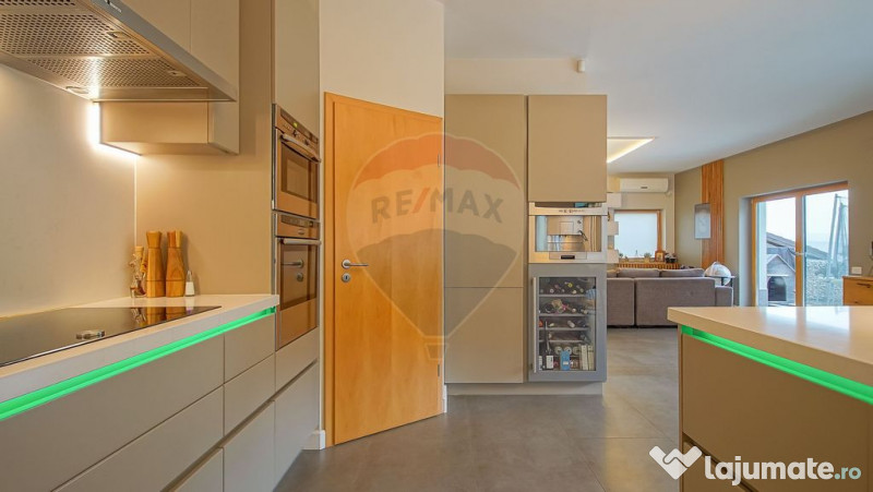 Vila moderna cu vedere spre padure Poiana Angelescu 