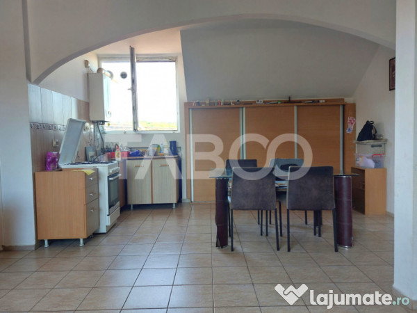 Apartament decomandat 3 camere zona centrala Cisnadie de van
