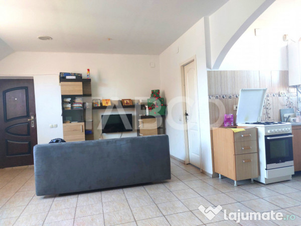 Apartament decomandat 3 camere zona centrala Cisnadie de van