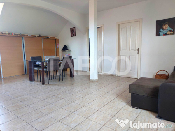 Apartament decomandat 3 camere zona centrala Cisnadie de van