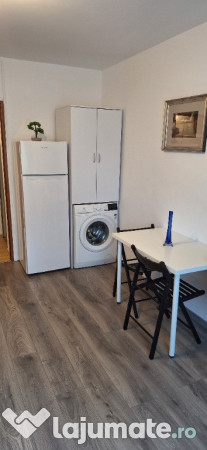 Închiriez garsoniera zona Coresi 