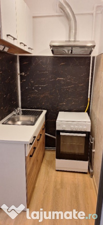 Închiriez garsoniera zona Coresi 