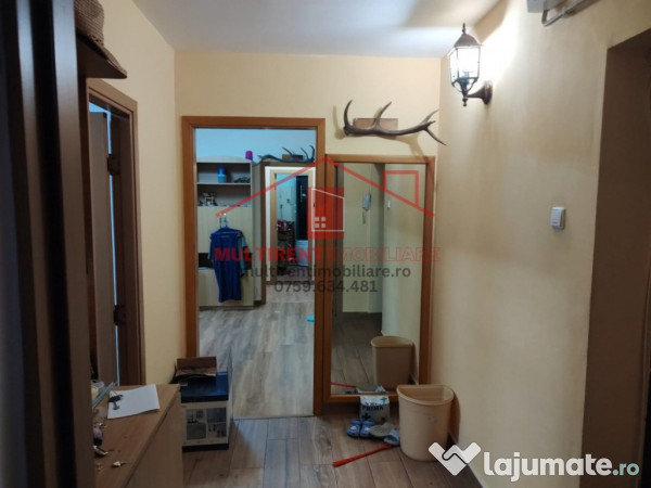 Str. Isaccei - Apartament 3 camere cu centrala pe Gaz!