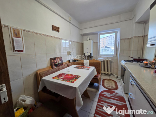 DE VANZARE-APARTAMENT 4 CAMERE-DECOMANDAT-DACIA 