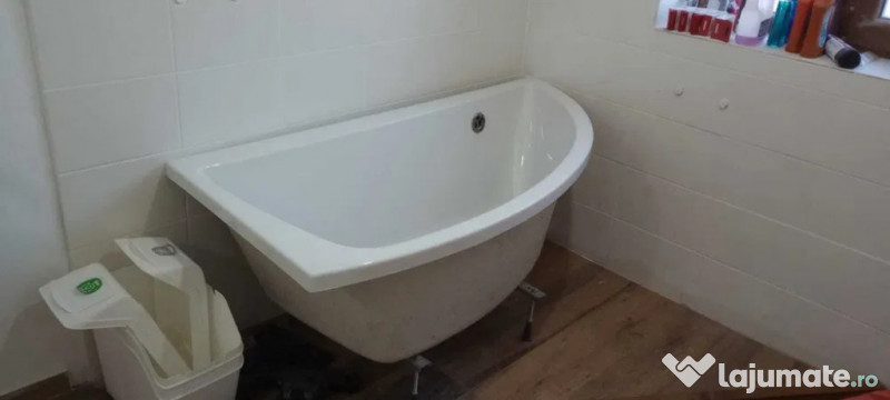 Cada Cersanit si chiuveta Avocado Ravak, pentru bai mici 