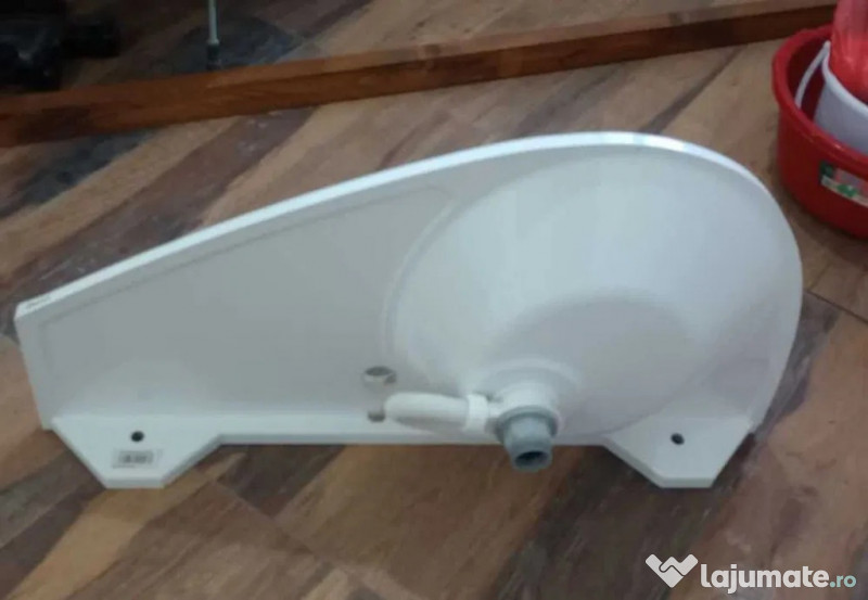 Cada Cersanit si chiuveta Avocado Ravak, pentru bai mici 