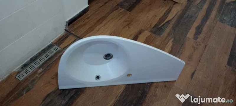 Cada Cersanit si chiuveta Avocado Ravak, pentru bai mici 