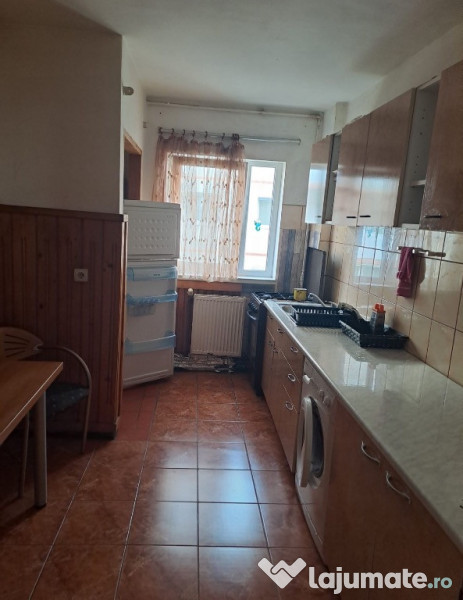 Inchiriez apartament 3 camere Intrarea Ariesului, Sibiu 