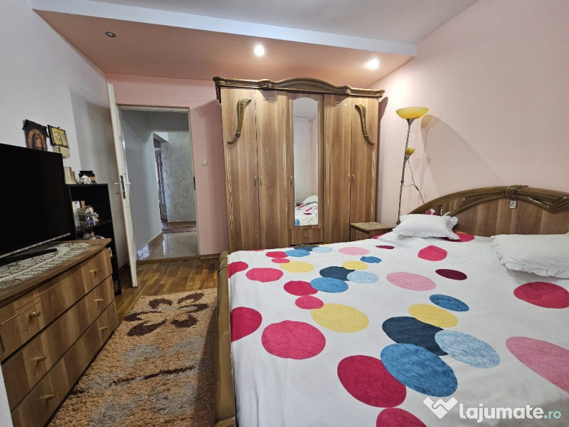 Apartament 3 camere,parter – Zona Piața Centrala 