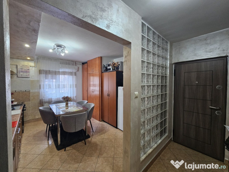 Apartament 3 camere,parter – Zona Piața Centrala 