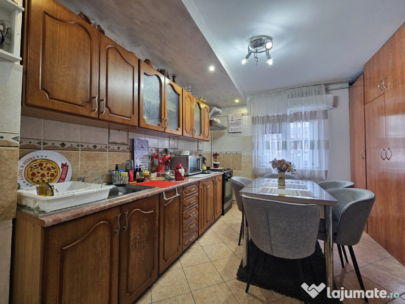 Apartament 3 camere,parter – Zona Piața Centrala 