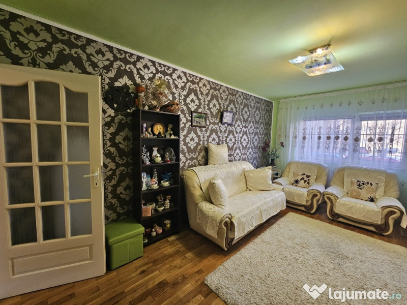 Apartament 3 camere,parter – Zona Piața Centrala 