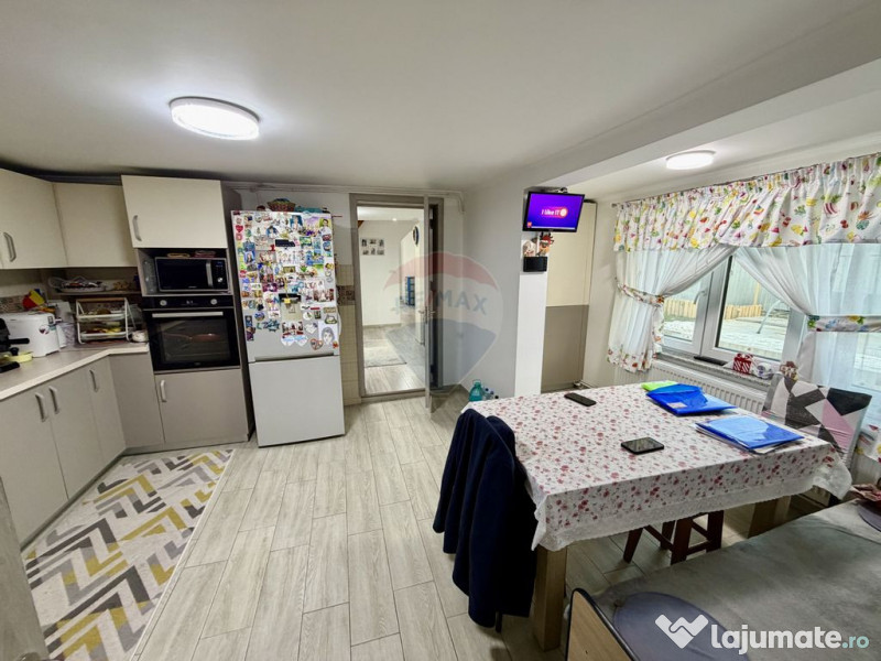 Casă / Vilă cu 4 camere de vânzare în zona Central