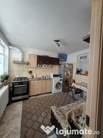 Garsoniera modificata in doua camere si bucatarie, Focsani, Bahne