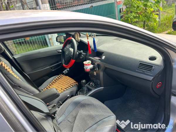 Opel astra h autoturism