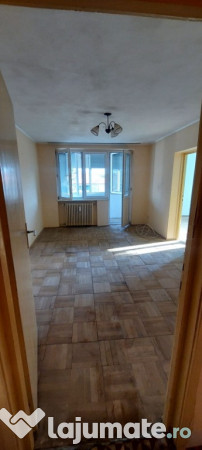 Apartament cu 2 camere decomandat zona Podgoria