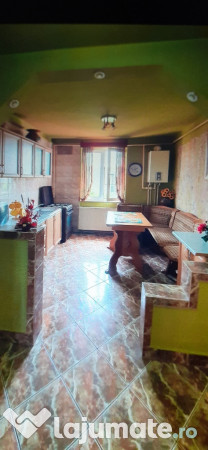 Apartament cu 2 camere central