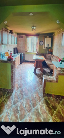 Apartament cu 2 camere central