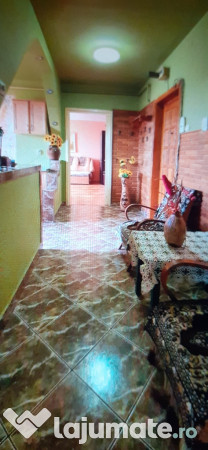 Apartament cu 2 camere central