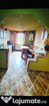 Apartament cu 2 camere central