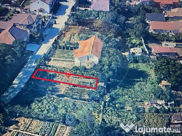 Teren de constructii intre case, in Medias cu utilitatile... 