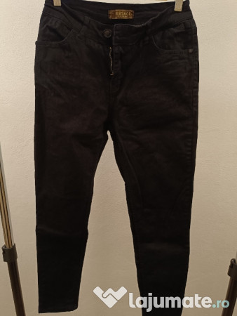 Blugi Versace în stare foarte bună 