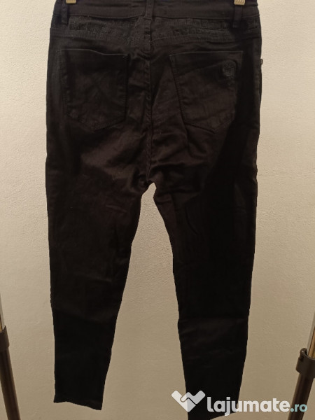 Blugi Versace în stare foarte bună 