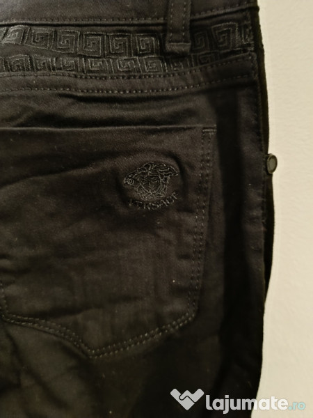 Blugi Versace în stare foarte bună 