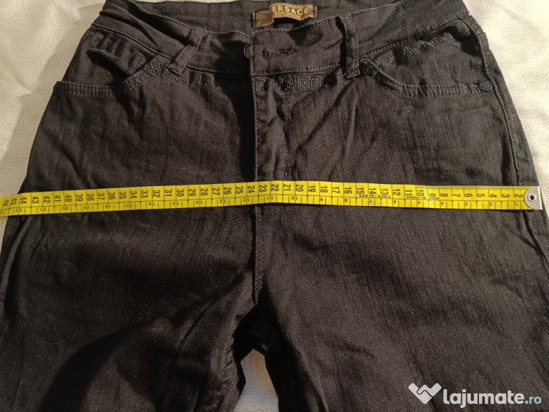 Blugi Versace în stare foarte bună 