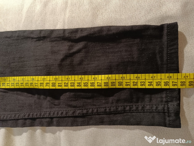 Blugi Versace în stare foarte bună 