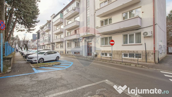 Apartament cu 3 camere de vânzare în zona Centrul Civic 