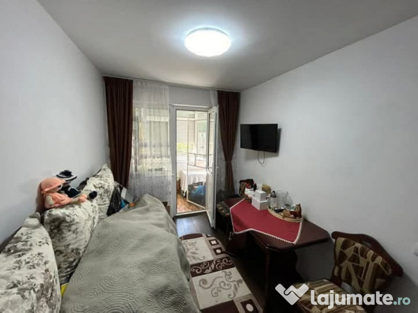 - Apartament 3 camere confort 2, zona Viziru 2, etaj 3. 