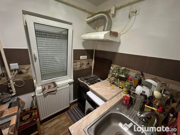 - Apartament 3 camere confort 2, zona Viziru 2, etaj 3. 