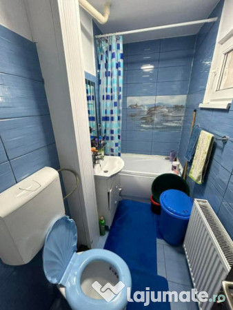 - Apartament 3 camere confort 2, zona Viziru 2, etaj 3. 