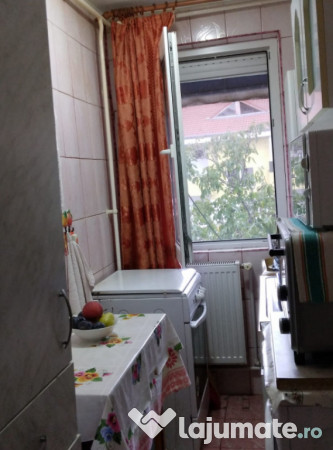 Apartamwent 2 camere confort 2, etaj 3/4, cartier Apollo. 