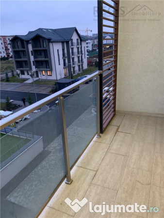 Apartament open space zona Tractorul/ loc de parcare 