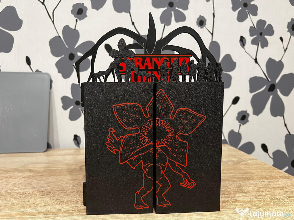 Căsuță / box / Stand figurine Kinder Joy Stranger Things 