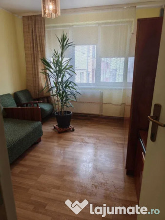 Apartament Cu 3 Camere Semidecomandate - etajul 3 - Zona Ultracentral