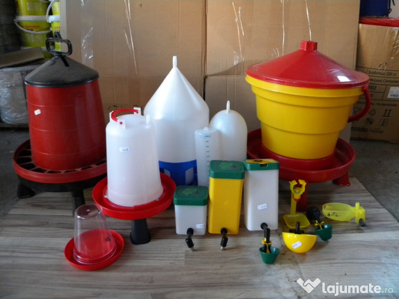 Hranitor pentru caini cu rezervor 