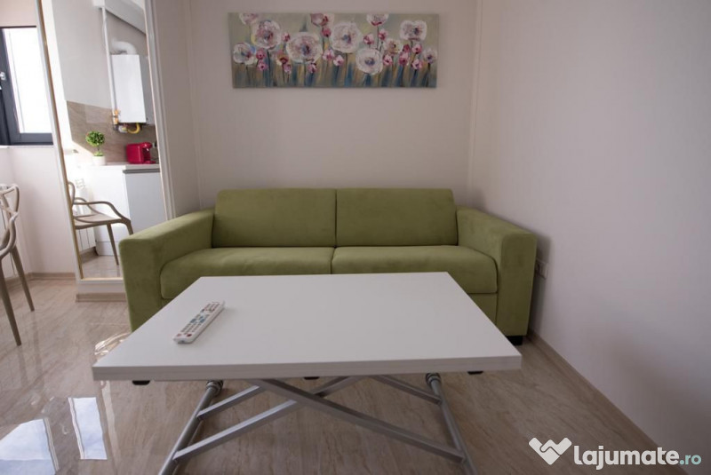 APARTAMENT 3 CAMERE MAMAIA CU VEDERE LA LAC 