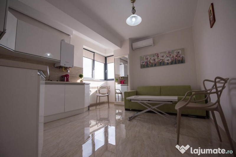 APARTAMENT 3 CAMERE MAMAIA CU VEDERE LA LAC 